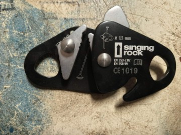 Przyrząd autoasekuracyjny