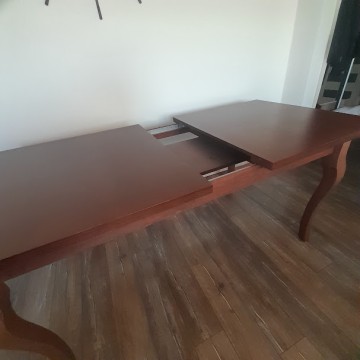 St&oacute;ł rozkładany wenge. Stan bardzo dobry.