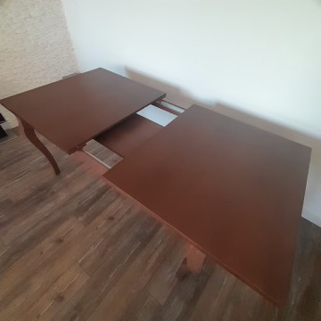 St&oacute;ł rozkładany wenge. Stan bardzo dobry.