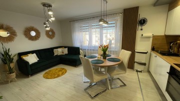 Atrakcyjne, 3 pokojowe mieszkanie z balkonem-ul. Al. 1 Maja