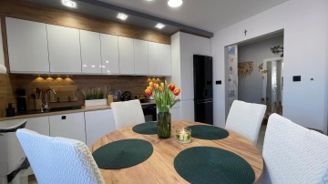 Atrakcyjne, 3 pokojowe mieszkanie z balkonem-ul. Al. 1 Maja