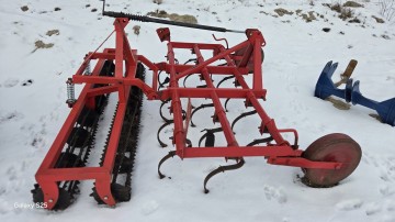 Kultywator tr&oacute;kbelkowy z nowy walem strunowym