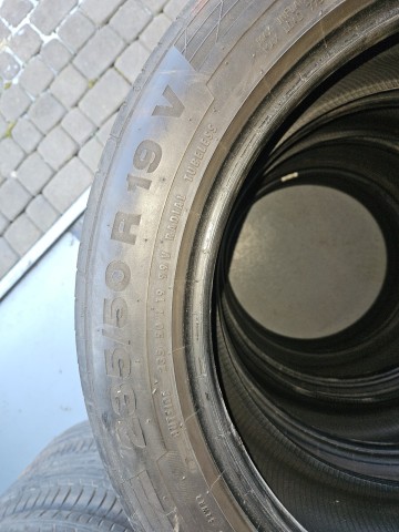 Sprzedam opony letnie 235 50 19 continental