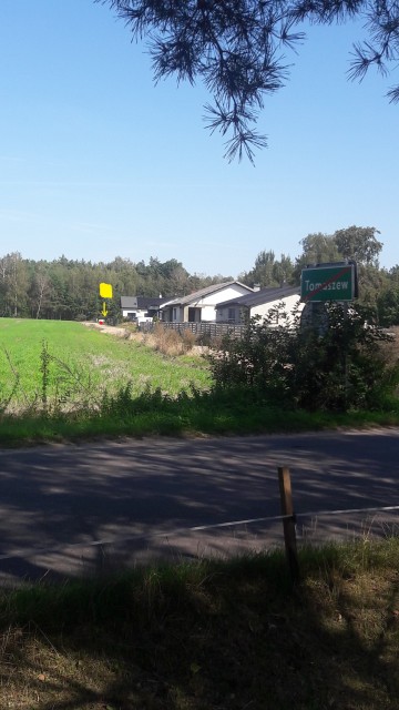 Sprzedam działkę budowlaną w - TOMASZEW - gm. St. Miasto