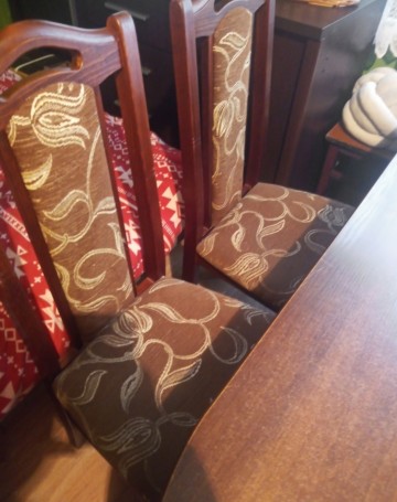 St&oacute;ł z krzesłami