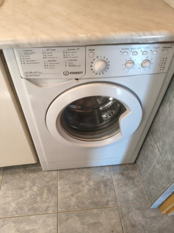 Sprzedam pralkę INDESIT widoczną na zdjęciu