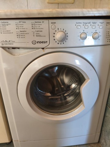 Sprzedam pralkę INDESIT widoczną na zdjęciu