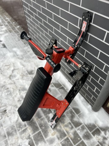 Nartosanki z kierownicą hamulcami sk&oacute;rzanym siedzeniem