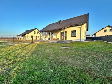 Dom w zabudowie bliźniaczej Modła Kr&oacute;lewska