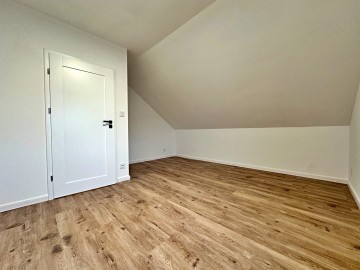 Dom w zabudowie bliźniaczej Modła Kr&oacute;lewska