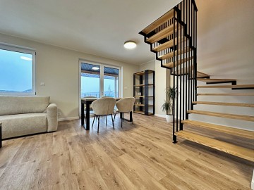 Dom w zabudowie bliźniaczej Modła Kr&oacute;lewska