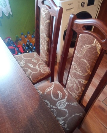 St&oacute;ł z krzesłami