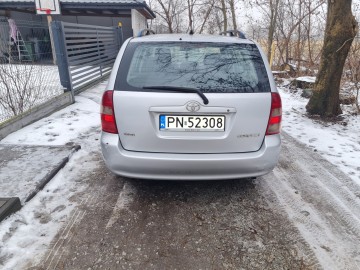 Sprzedam toyote corrole 1,4 benzyna