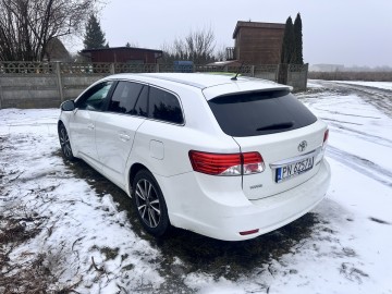 Sprzedam Toyota Avensis 1.8 Benz automat