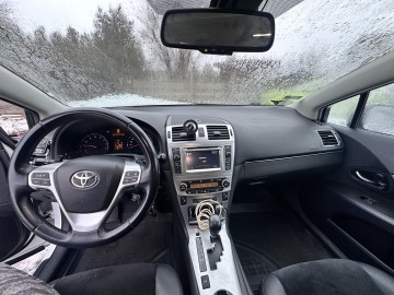 Sprzedam Toyota Avensis 1.8 Benz automat