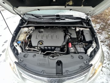 Sprzedam Toyota Avensis 1.8 Benz automat