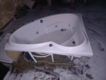 Wanna z hydromasażem/jacuzzi