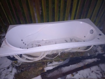 Wanna z hydromasażem/jacuzzi