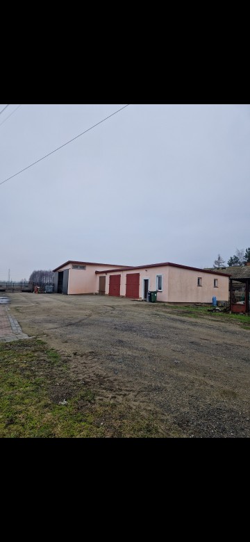 BUDYNEK MAGAZYNOWY OK. 300m