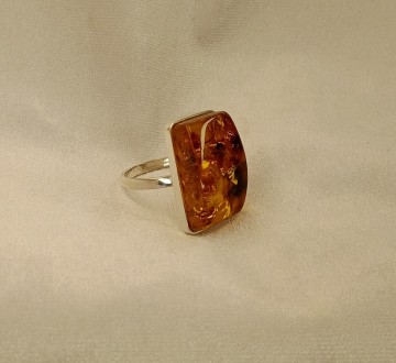 Srebrne pierścionki z bursztynem