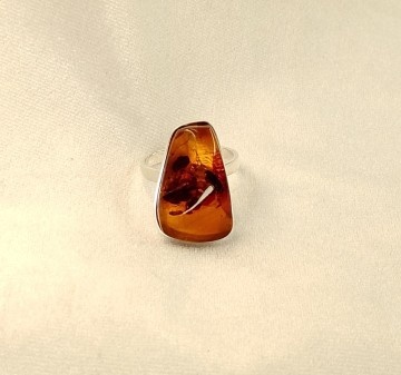 Srebrne pierścionki z bursztynem