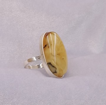 Srebrne pierścionki z bursztynem