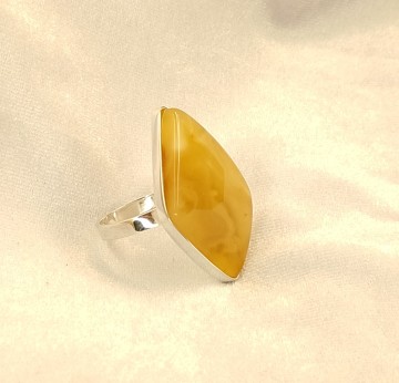 Srebrne pierścionki z bursztynem