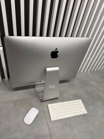 iMac 21.5K 4K 2015 3.1 Stan: bardzo dobry, sprawny. Specyfik