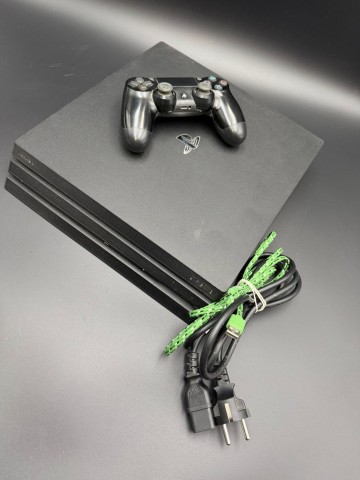 Konsola PS4 PRO 1 TB Stan: dobry, sprawny. W komplecie Konso