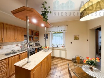 Dom z dwoma niezależnymi wejściami–idealny dla dwóch rodzin