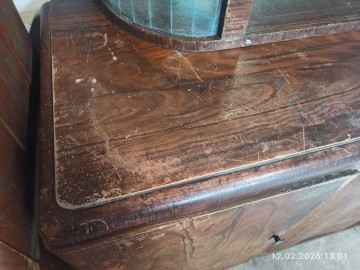 Kredens z okresu PRL