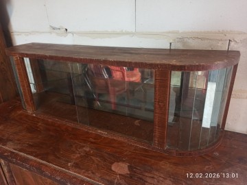 Kredens z okresu PRL