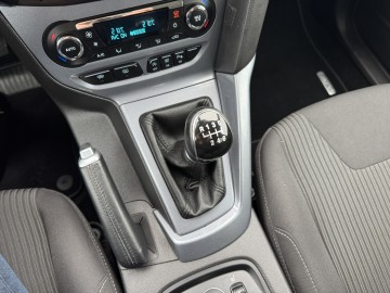 Ford Focus BENZYNA Klimatronik Nawigacja Tempomat HAK