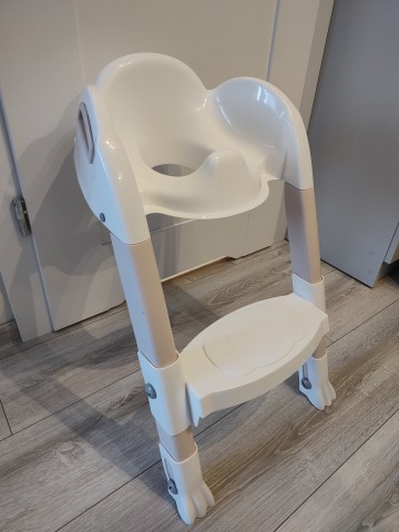 Nakładka na sedes dla dziecka ze stopniem,regulowana.