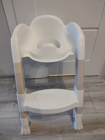 Nakładka na sedes dla dziecka ze stopniem,regulowana.