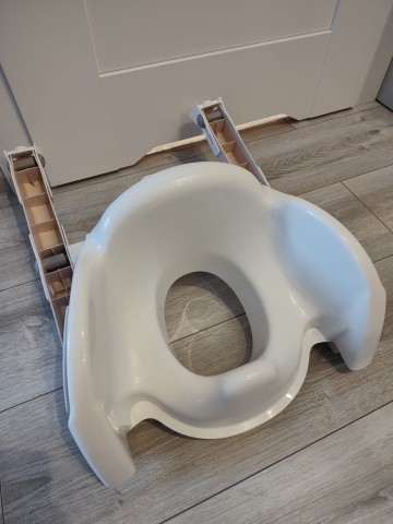 Nakładka na sedes dla dziecka ze stopniem,regulowana.