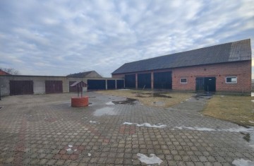 Na sprzedaż gospodarstwo rolne z domem i zabudowaniami gosp.