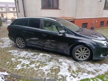 SPRZEDAM TOYOTĘ AVENSIS 2,0 DISEL