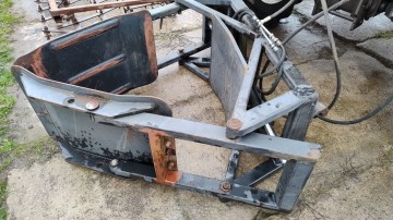 Chwytak Do Bel Balot&oacute;w Dwa Siłowniki Mocowanie Euro