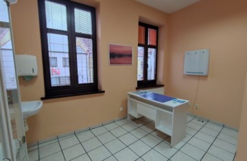 Do wynajęcia lokal przystosowany na działalność medyczną, Ko ...