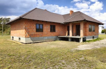 Sprzedam dom parterowy w budowie na dużej działce