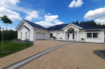 Nowoczesna rezydencja z własnym lasem -Lisiec Mały