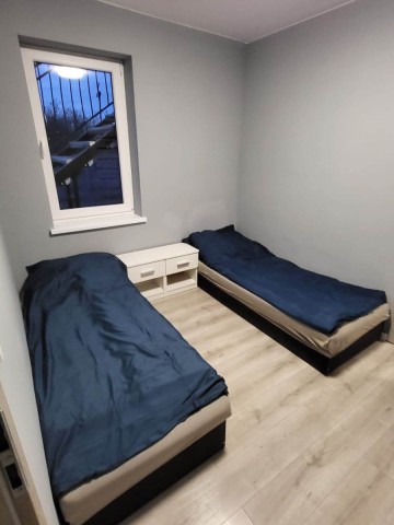 Na sprzedaż 2 budynki mieszkalne po generalnym remoncie