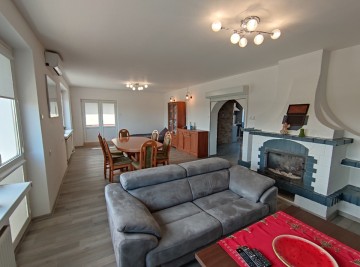 Na sprzedaż 2 budynki mieszkalne po generalnym remoncie