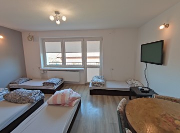 Na sprzedaż 2 budynki mieszkalne po generalnym remoncie