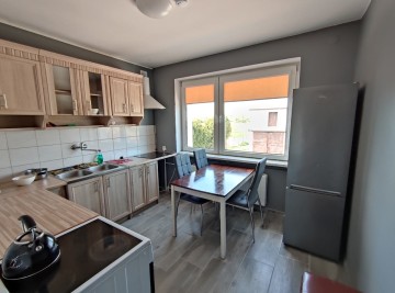 Na sprzedaż 2 budynki mieszkalne po generalnym remoncie