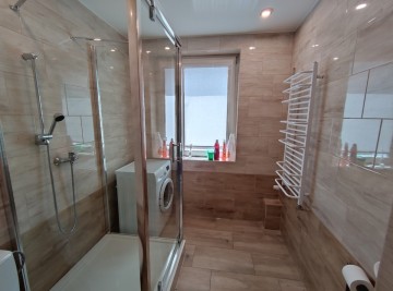 Na sprzedaż 2 budynki mieszkalne po generalnym remoncie