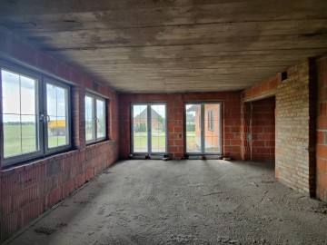 Dom parterowy w budowie, na dużej działce -gm. Ślesin