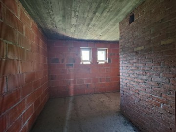 Dom parterowy w budowie, na dużej działce -gm. Ślesin