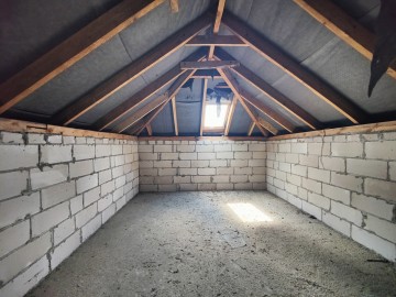 Dom parterowy w budowie, na dużej działce -gm. Ślesin